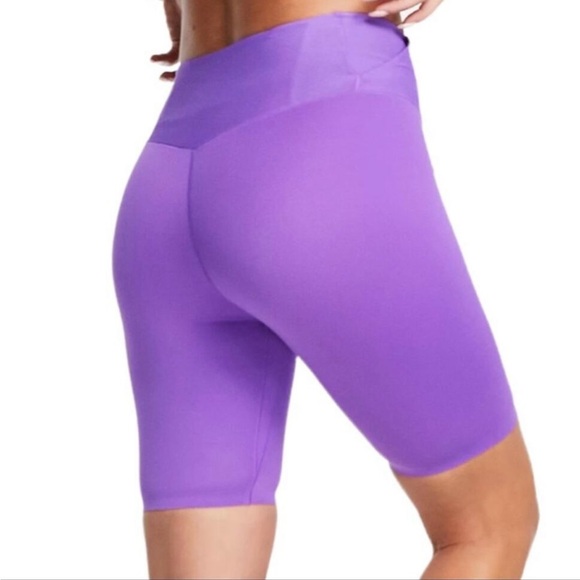 Nike One Luxe Bike Short - Picture 1 of 7